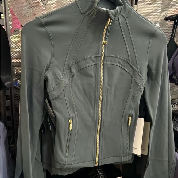 Lululemon Define Cropped Jacket - Picture 3 of 3